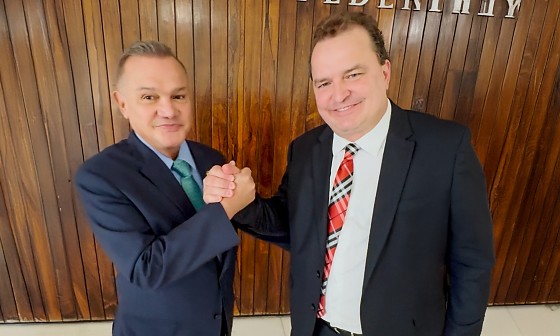 O senador Wellington Fagundes (PL) e o presidente da AL, Max Russi (Podemos). 
