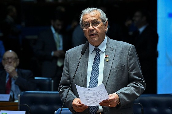 O senador Jayme Campos (União Brasil).