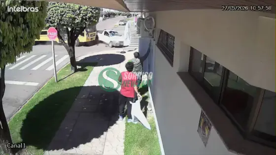 Acidente entre ônibus escolar e picape deixa homem ferido em Sinop