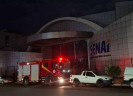 Senai da XV de Novembro pega fogo e precisa ser evacuado