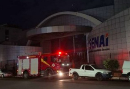 Senai da XV de Novembro pega fogo e precisa ser evacuado