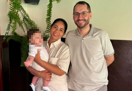 Heberto Batista Furtado Ferreira e Laura Christyane da Fonseca com o filho.