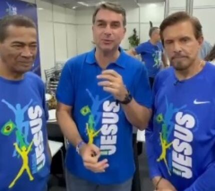 O presidenciável Flávio Bolsonaro (PL) confirmou presença na Marcha pra Jesus de Cuiabá ao lado do apóstolo Estevam Hernandes.