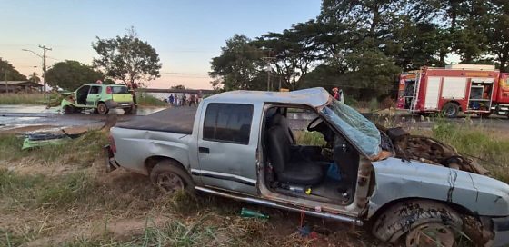 Batida frontal arranca motor de Uno e deixa três crianças e três adultos feridos