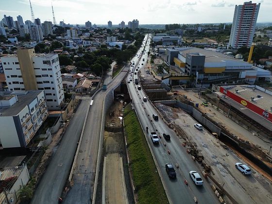 Trânsito em frente a Todimo