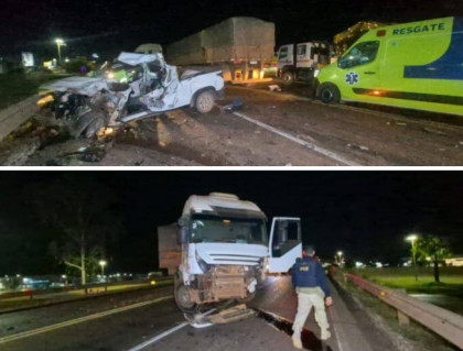 Carro bate de frente com carreta e motorista morre na hora em rodovia federal