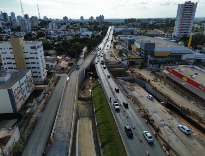 Trânsito em frente a Todimo