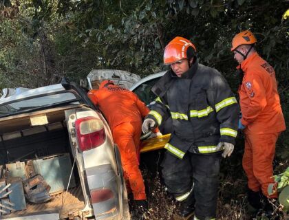 Acidente ente picape e caminhão-trator na MT-383, em Rondonópolis, nessa terça-feira (9). 