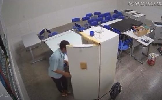 Homem furta televisão e computadores em escola pública de Sorriso
