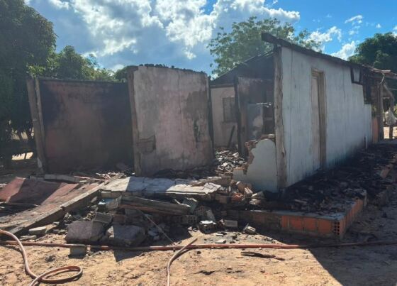 Homem tenta feminicídio com facão e incendeia a própria casa