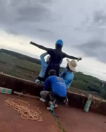 Seis pessoas são presas por morte de jovem em salto de rope jumping sem corda