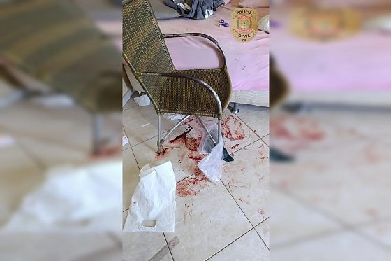 Mulher dopa, rouba e divulga nudes de homem