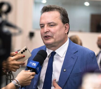 O presidente da Assembleia Legislativa (ALMT), Max Russi (Podemos). 