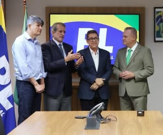 Da esquerda à direita: o deputado federal José Medeiros, o presiente nacional do PL Valdemar Costa Neto, o presidente estadual do PL Ananias Filho e o senador Wellington Fagundes.