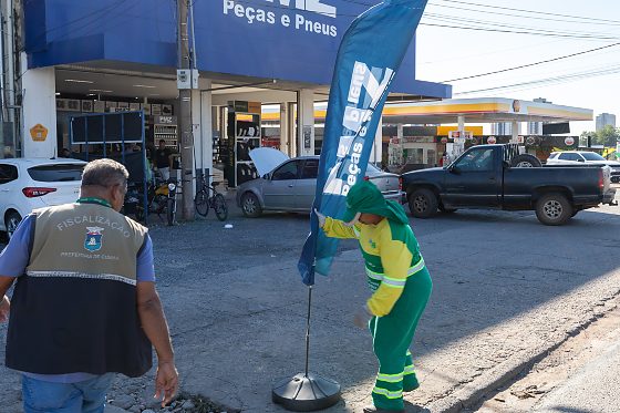 Prefeitura remove anúncios irregulares e reforça fiscalização em Cuiabá