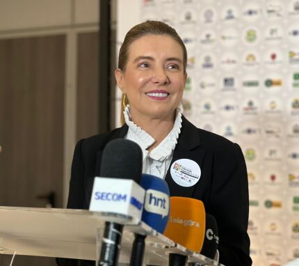 FLÁVIA MORETTI