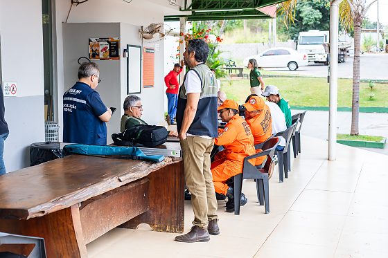 Lanchonete de clube no Despraiado é interditada com produtos vencidos e sem salva-vidas