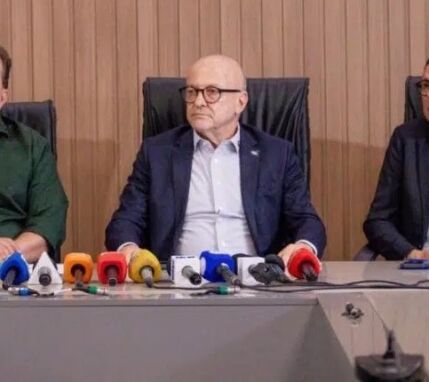 Deputado Max Russi (Podemos), ao lado do Governador Otaviano Pivetta (Republicanos) e o Secretario Mauro Carvalho.