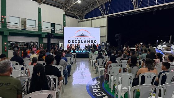 Governo de MT financia curso de piloto civil para alunos da rede pública