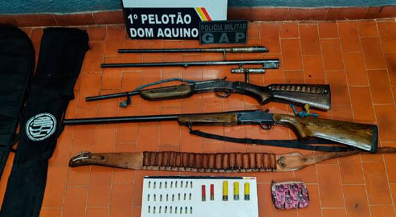 Homem preso com arsenal de armas
