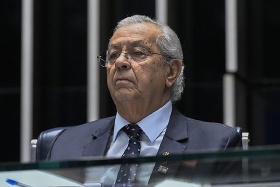 O senador Jayme Campos (UB). 