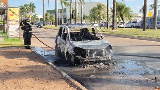 Carro pegou fogo em Sinop