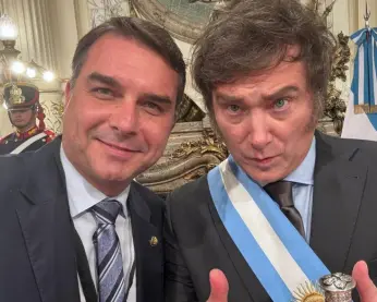Javier Milei e Flávio Bolsonaro