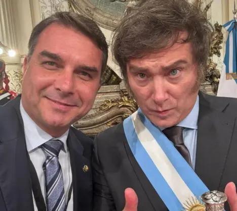 Javier Milei e Flávio Bolsonaro