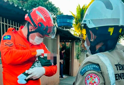 Bebê de 10 dias é salvo após bombeiros orientarem mãe em MT