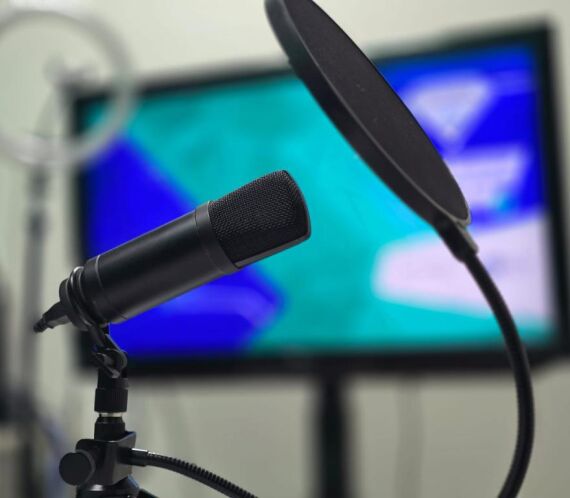 TV rádio microfone (2).jpeg