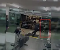 Mulher trans faz barraco em delegacia