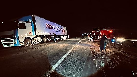 Ciclista morre após ser atropelado por carreta enquanto tentava atravessar 