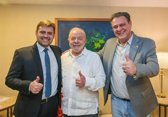 Irajá Larceda (PSD, ao lado do presidente Lula (PT) e o senador Carlos Fávaro (PSD).