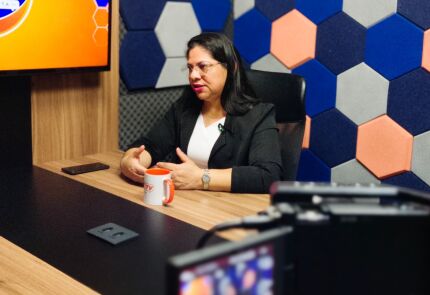 A neuropsicóloga Adriana Paulina no HNT Entrevista.