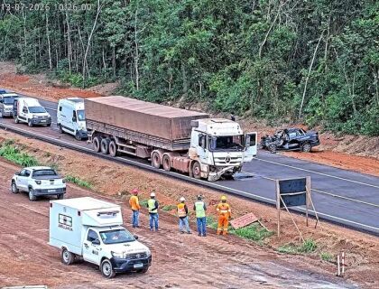 Acidente na BR-163 deixa dois mortos