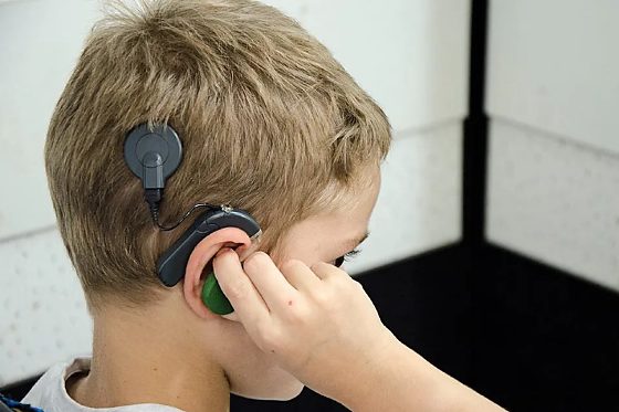 criança de 12 anos realiza sonho e volta a ouvir