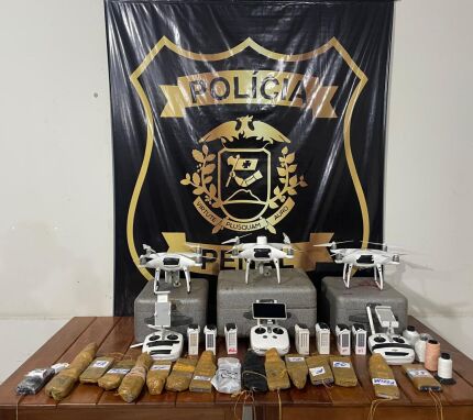 Após tiroteio, policia apreende drones e celulares que entrariam na cadeia de Mata Grande