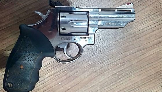 Revólver arma pistola