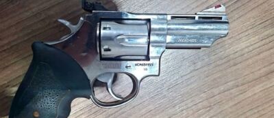 Revólver arma pistola