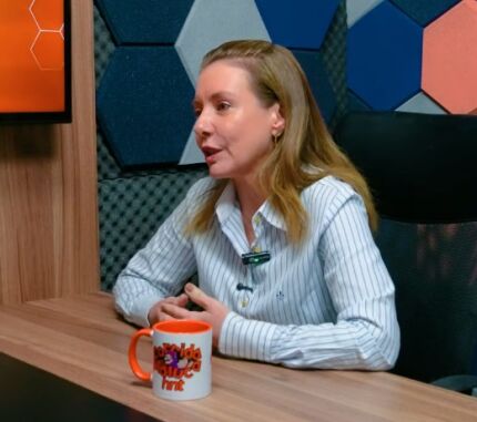 A prefeita de Várzea Grande, Flávia Moretti (PL), no HNT Entrevista.