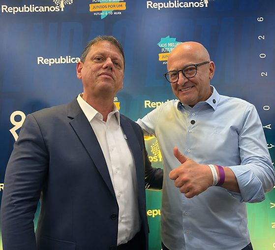 Os governadores de São Paulo, Tarcísio de Freitas, e de Mato Grosso, Otaviano Pivetta, ambos do Republicanos.