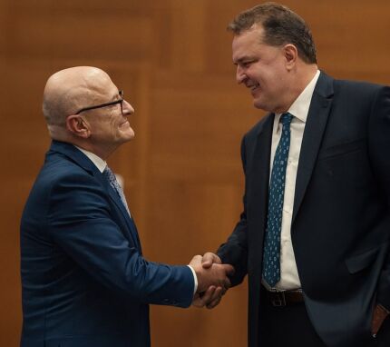 O governador Otaviano Pivetta (Republicanos) e o presidente da AL, Max Russi (Podemos).