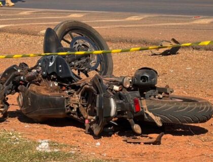 Motociclista de 55 anos morre em batida com Fiat Toro na BR-163