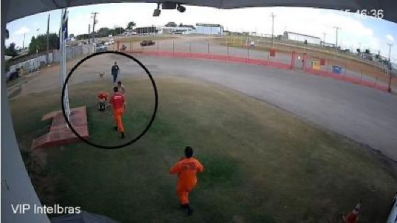 Bebê de 8 meses salvo por bombeiros 