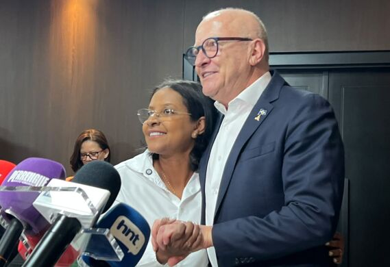 A suplente de deputada federal Gisela Simona (União Brasil) e o governador Otaviano Pivetta (Republicanos).
