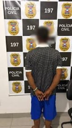 Suspeito de estuprar mulher é achado escondido embaixo da cama da mãe
