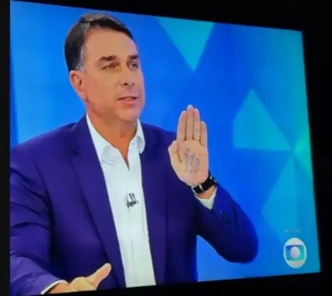 Colinha Flávio Bolsonaro