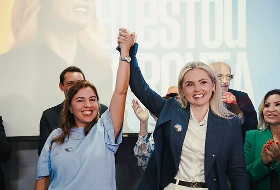 A candidata a vice-presidente, Fabiana Torquato, à esquerda, e a candidata a presidente, Clariana Barão, ambas do DC.
