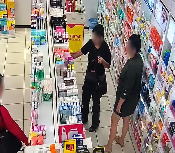 Mãe e filha são presas após furtar farmácia em VG