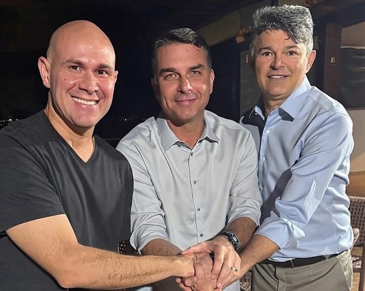 Flávio Bolsonaro amplia vantagem sobre Lula em Mato Grosso